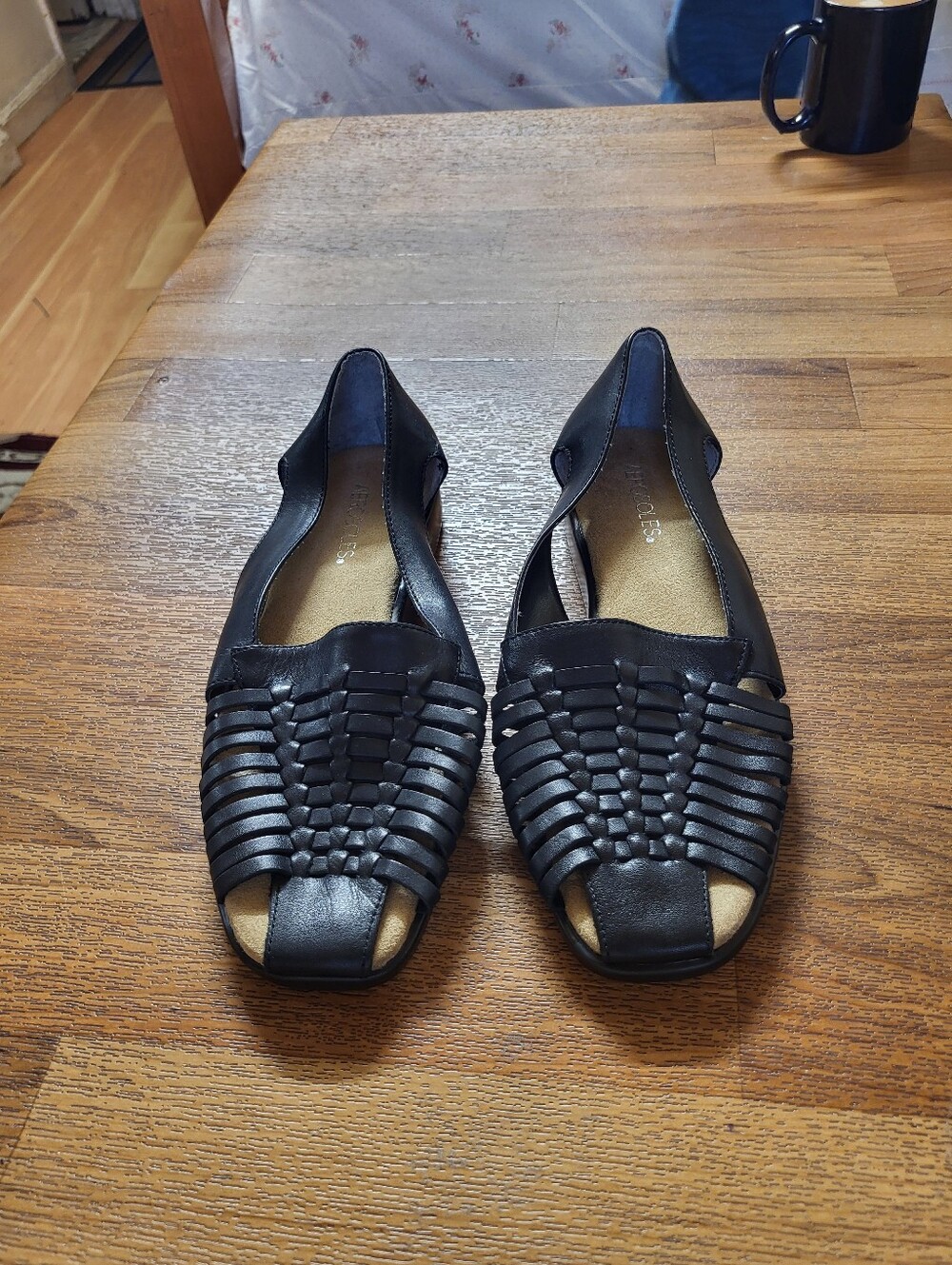 New Without A Box Aerosoles Size 9 Black Leather Closed Toe Strapped Sandals